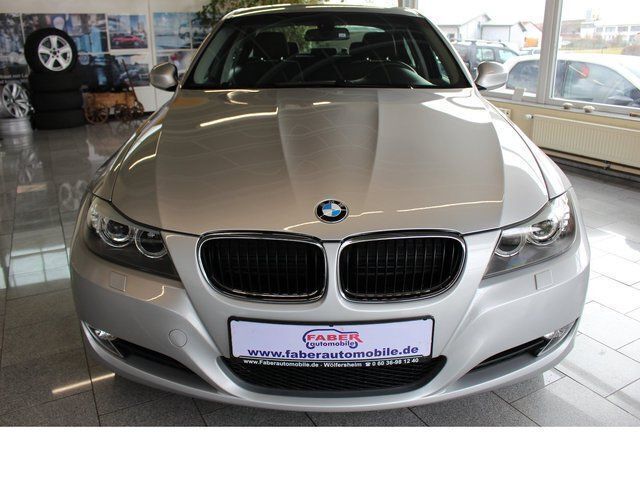 Gebraucht BMW 318 143 PS (105 kW) 2009 Silber metallic Limousine