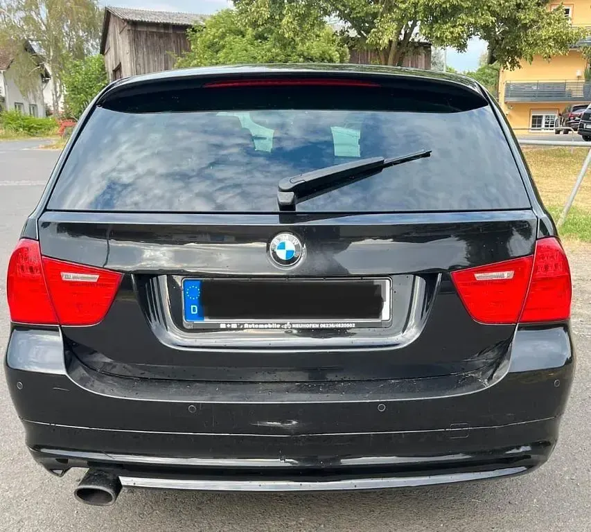 Gebraucht BMW 318 143 PS (105 kW) 2009 Schwarz Kombi