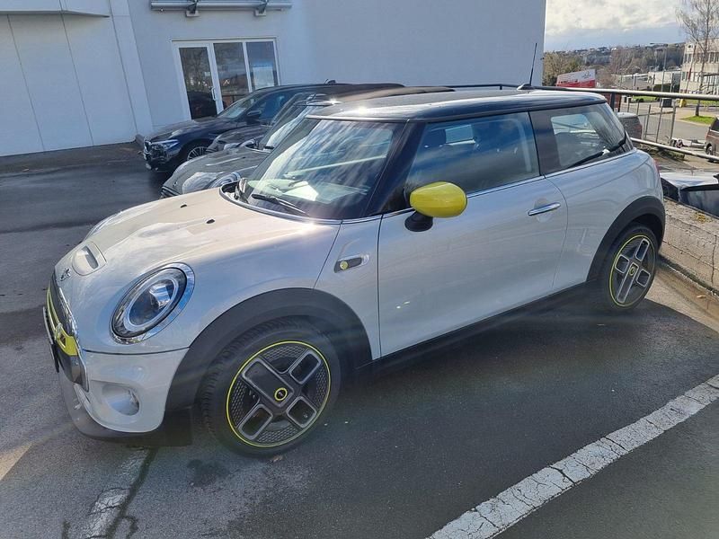 Gebraucht Mini Cooper SE 136 kW (185 PS) 2021 Kleinwagen
