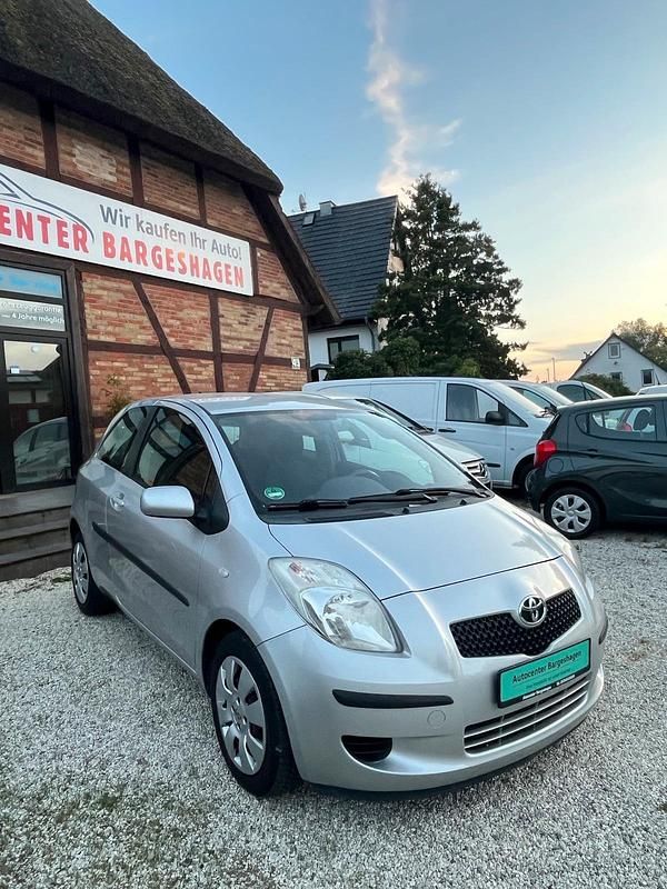 Gebraucht Toyota Yaris 87 PS (63 kW) 2006 Silber Kleinwagen