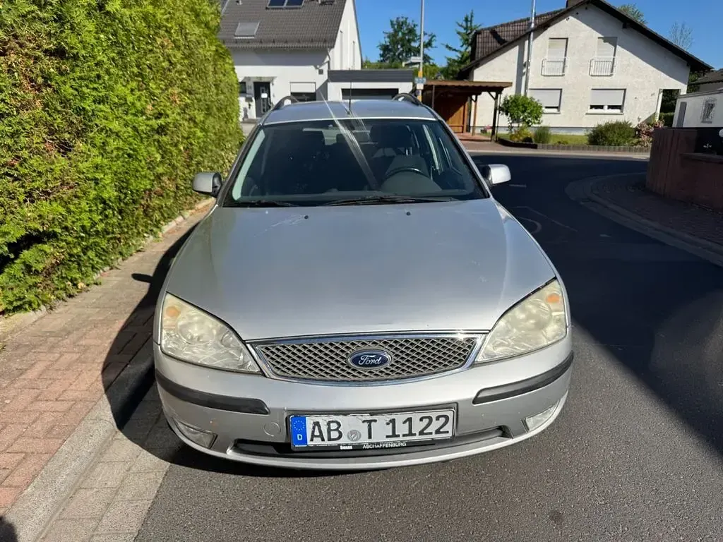 Usado Ford Mondeo 125 CV (91 kW) 2003 Plateado Berlina