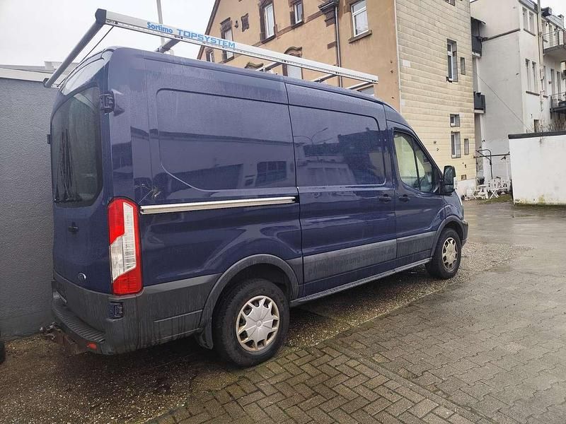 Gebraucht Ford Transit Trend 131 PS (96 kW) 2018 Blazerblau Van / Kleinbus