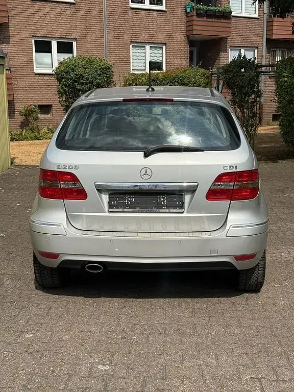 Gebraucht Mercedes B200 140 PS (102 kW) 2009 Silber Van / Kleinbus