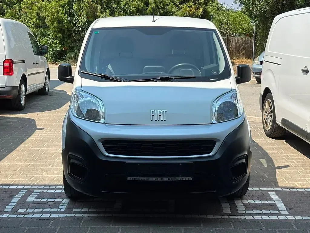 Gebraucht Fiat Fiorino 95 PS (69 kW) 2022 Weiß Van / Kleinbus