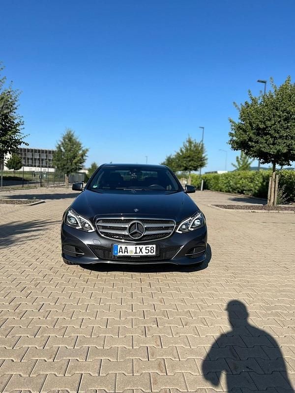 Grau Gebraucht 2014 Mercedes E250 Limousine | 15.999 € (Guter Preis) - Bild 1/4