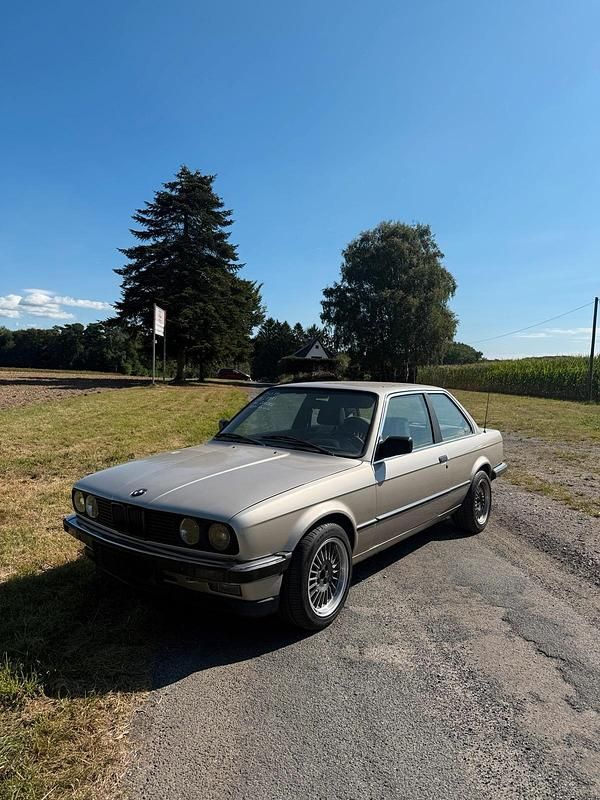 Gold Gebraucht 1983 BMW 320 Coupé | 13.000 € - Bild 1/4