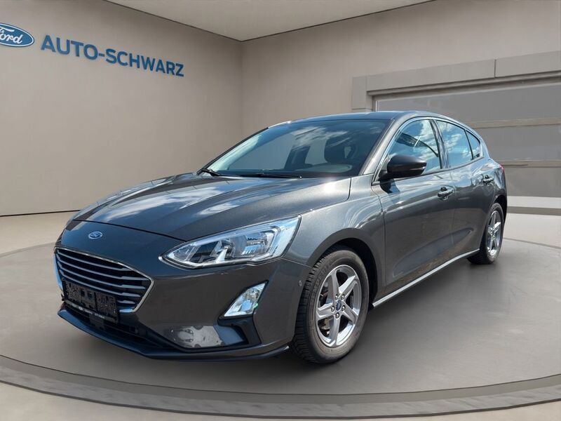 Grau Gebraucht 2019 Ford Focus Cool & Connect Limousine | 12.450 € (Fairer Preis) - Bild 1/4
