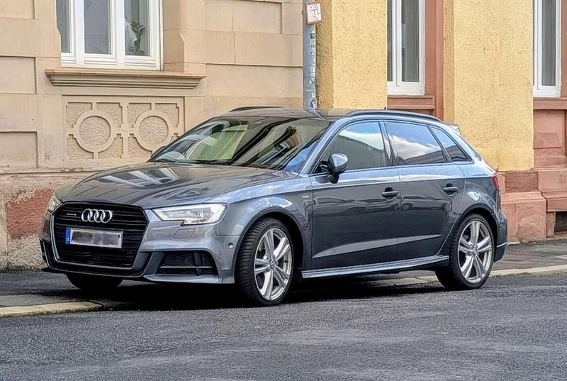 Gebraucht Audi A3 Sportback S-Line 190 PS (139 kW) 2019 Grau Kleinwagen