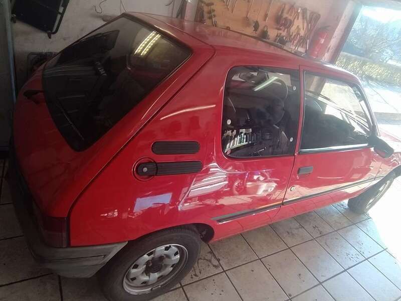 Rot Gebraucht 1992 Peugeot 205 Limousine | 750 € - Bild 1/4