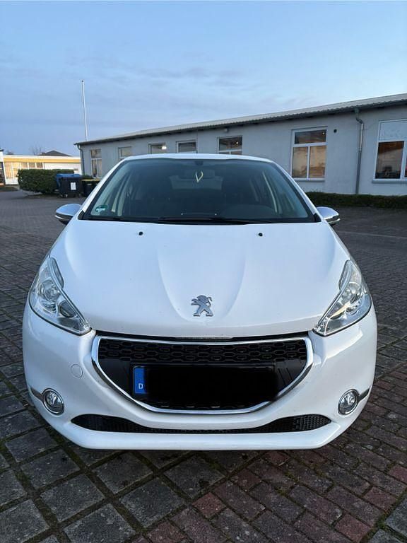 Weiß Gebraucht 2014 Peugeot 208 Active Kleinwagen | 4.100 € (Fairer Preis) - Bild 1/4