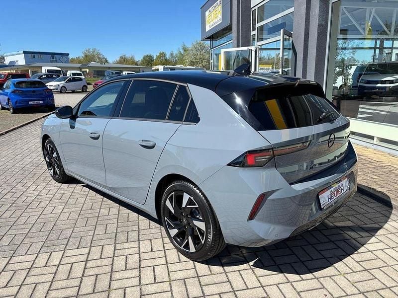 Neu Opel Astra 136 PS (100 kW) 2026 Grafik grau Limousine