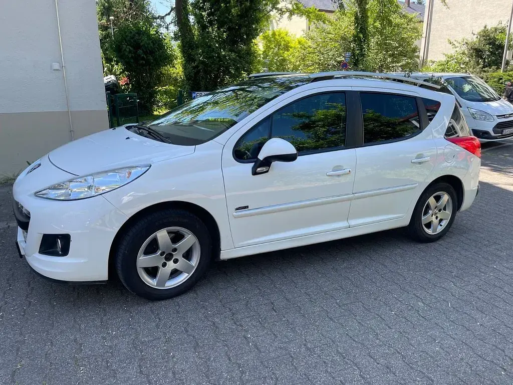 Gebraucht Peugeot 207 Premium 95 PS (69 kW) 2012 Weiß Kombi