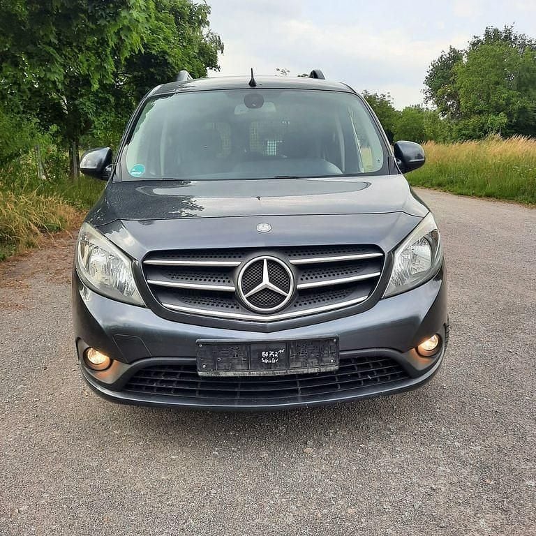 Grau Gebraucht 2016 Mercedes Citan 112 Kombi | 14.200 € - Bild 1/4