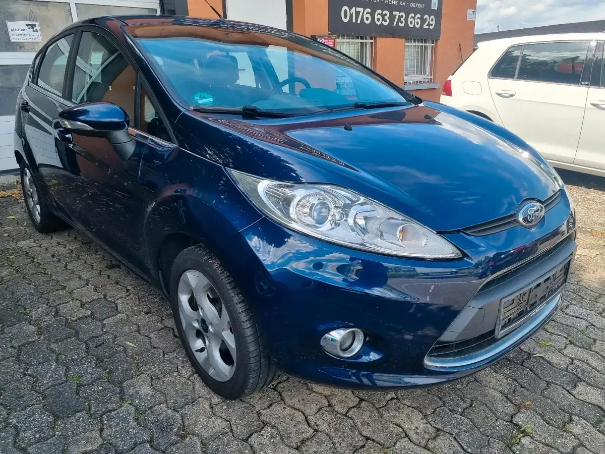 Gebraucht Ford Fiesta 82 PS (60 kW) 2011 Blau Kleinwagen