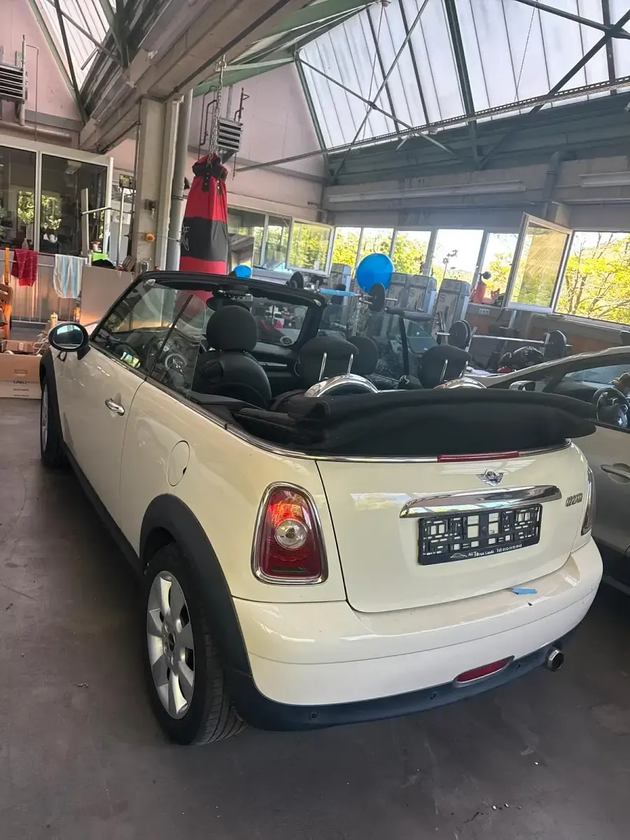Gebraucht Mini Cooper Cabriolet 120 PS (88 kW) 2009 Weiß Cabrio