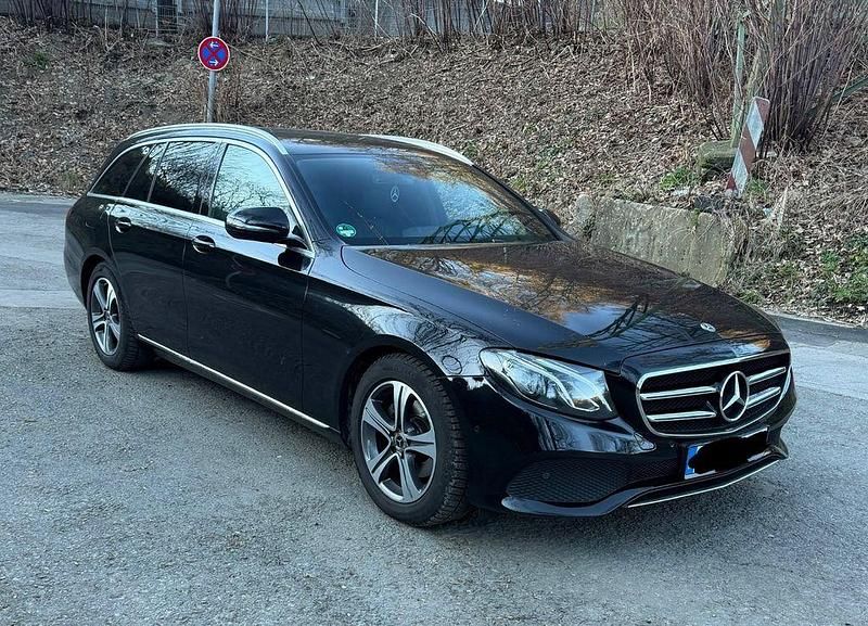 Gebraucht Mercedes E220 194 PS (142 kW) 2019 Schwarz Limousine