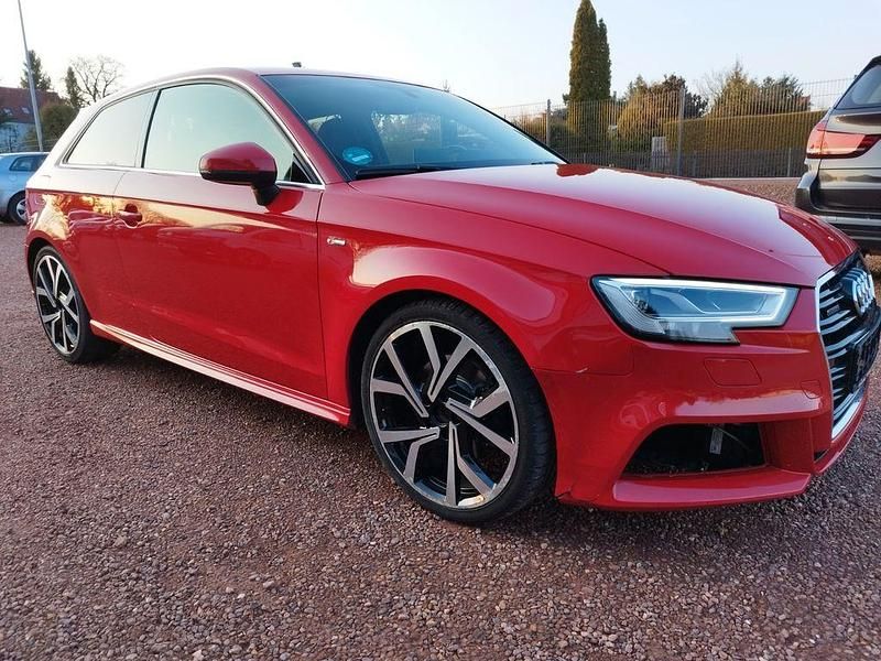 Gebraucht Audi A3 S-Line 150 PS (110 kW) 2017 Rot Limousine