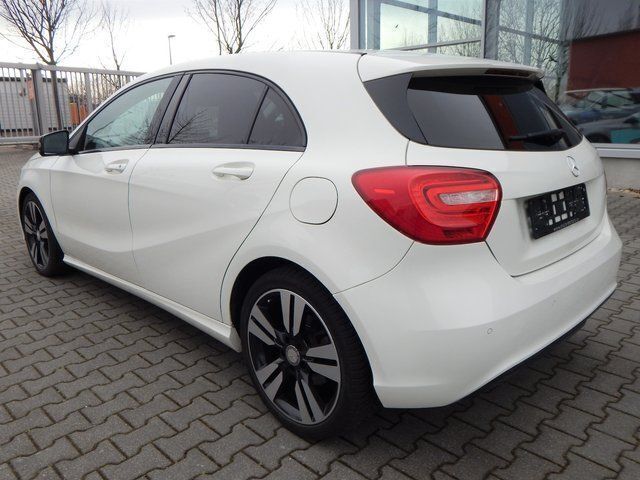 Gebraucht Mercedes A180 122 PS (89 kW) 2014 Weiß Limousine