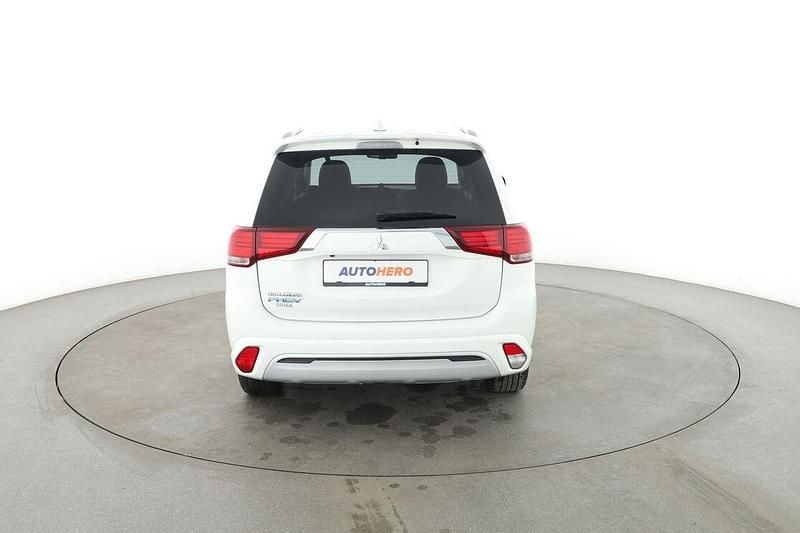 Gebraucht Mitsubishi Outlander P-HEV Spirit 82 PS (60 kW) 2021 Weiß SUV