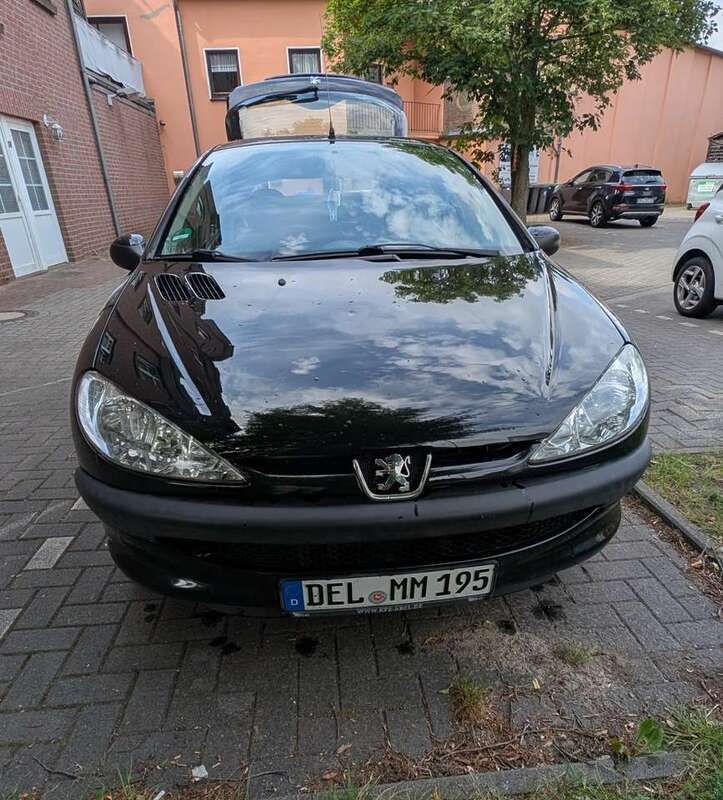 Schwarz Gebraucht 2009 Peugeot 206 Limousine | 1.500 € - Bild 1/4