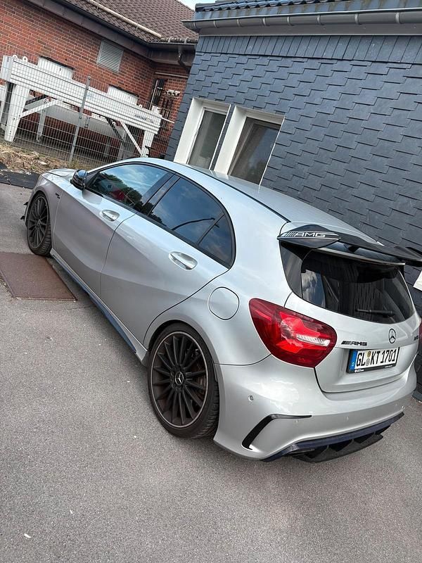 Silber Gebraucht 2015 Mercedes A45 AMG AMG Limousine | 27.999 € (Etwas zu teuer) - Bild 1/4