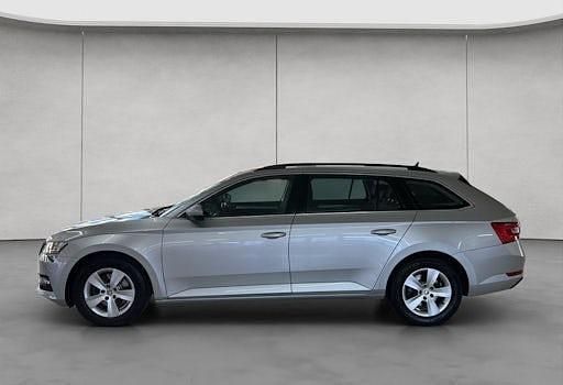 Gebraucht Skoda Superb Ambition 150 PS (110 kW) 2022 Brilliant silver metallic Kombi