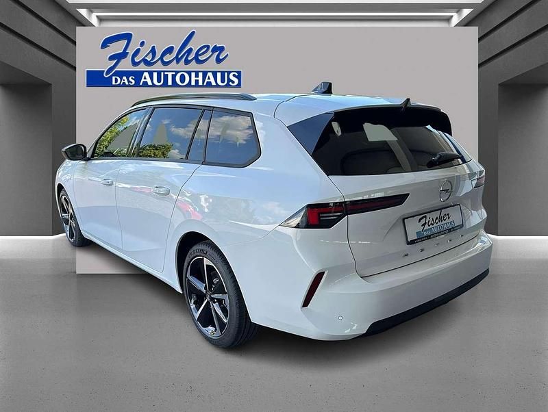 Neu Opel Astra 131 PS (96 kW) 2025 Lack weiss banquise/typ aussen Kombi