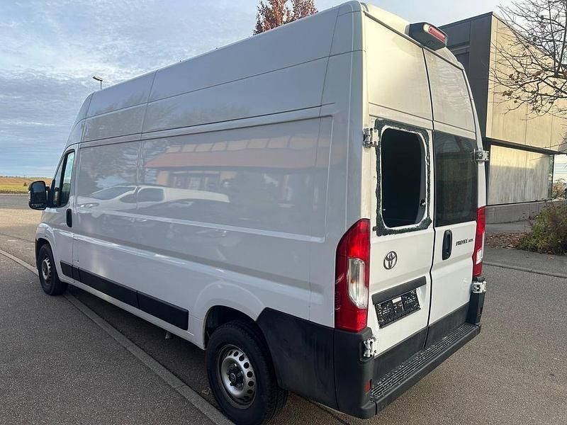 Gebraucht Toyota Proace 140 PS (102 kW) 2024 Weiß Van / Kleinbus