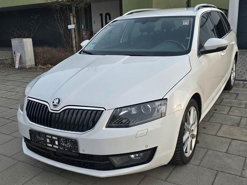 Gebraucht Skoda Octavia Elegance 150 PS (110 kW) 2014 Weiß Kleinwagen