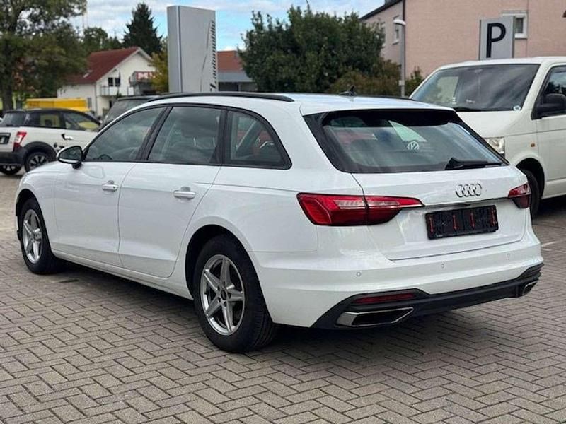 Gebraucht Audi A4 Basis 136 PS (100 kW) 2022 Ibisweiss Kombi