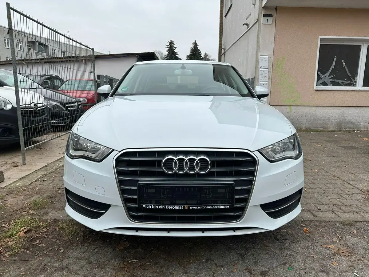 Używany Audi A3 Attraction 110 KM (80 kW) 2015 Biały Sedan/Limuzyna