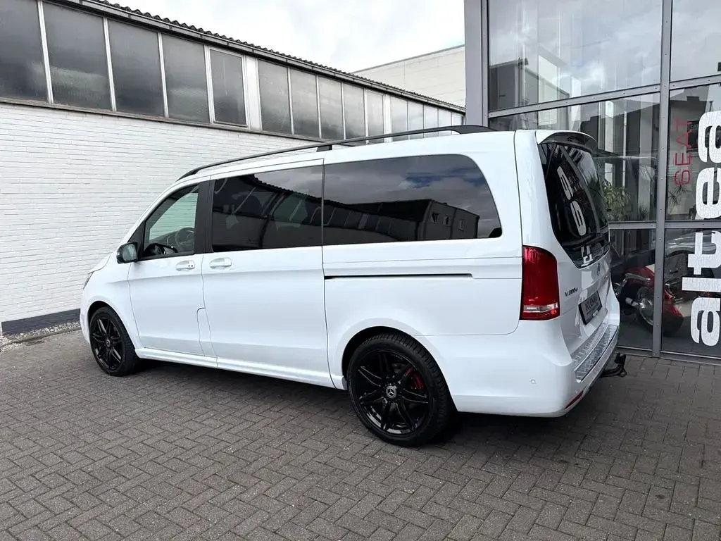 Gebraucht Mercedes V300 AMG line 239 PS (175 kW) 2020 Weiß Van / Kleinbus