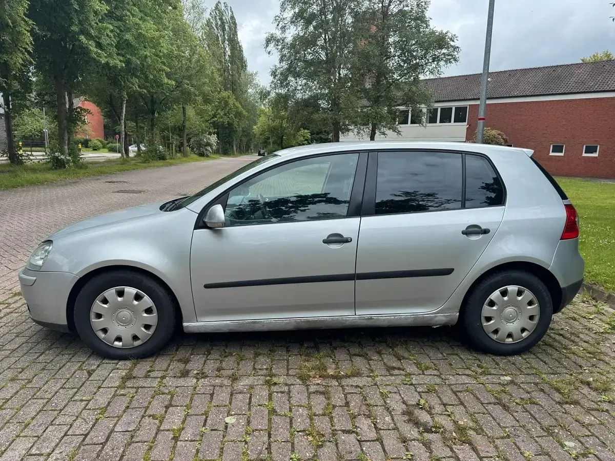 Gebraucht VW Golf V 105 PS (77 kW) 2004 Silber Kleinwagen