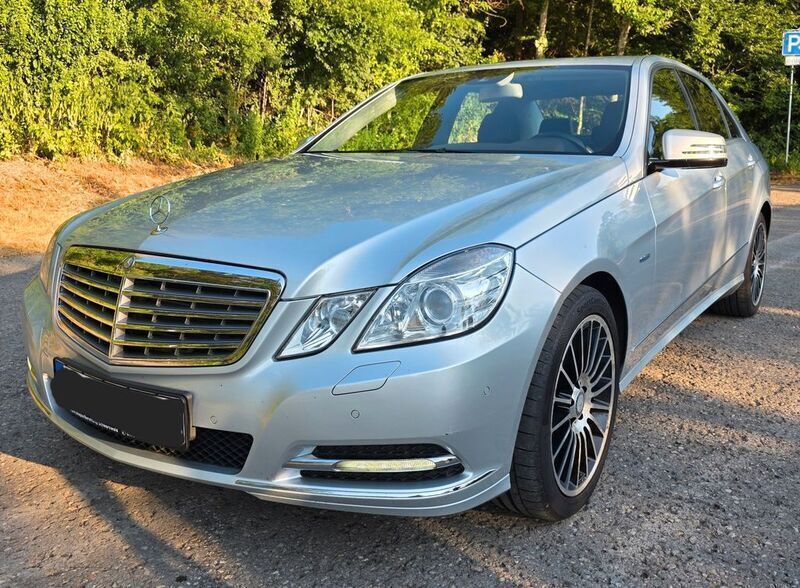 Silber Gebraucht 2010 Mercedes E300 Elegance Limousine | 11.399 € (Fairer Preis) - Bild 1/4
