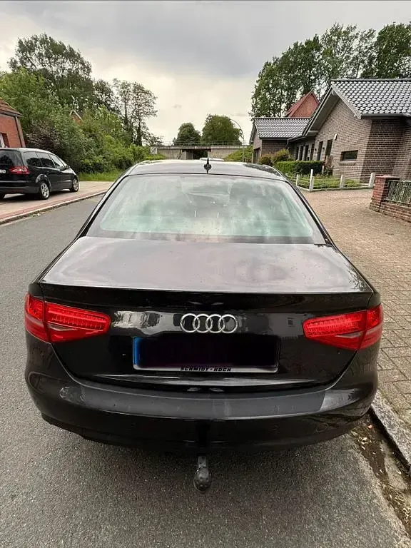 Gebraucht Audi A4 Ambiente 143 PS (105 kW) 2013 Schwarz Limousine