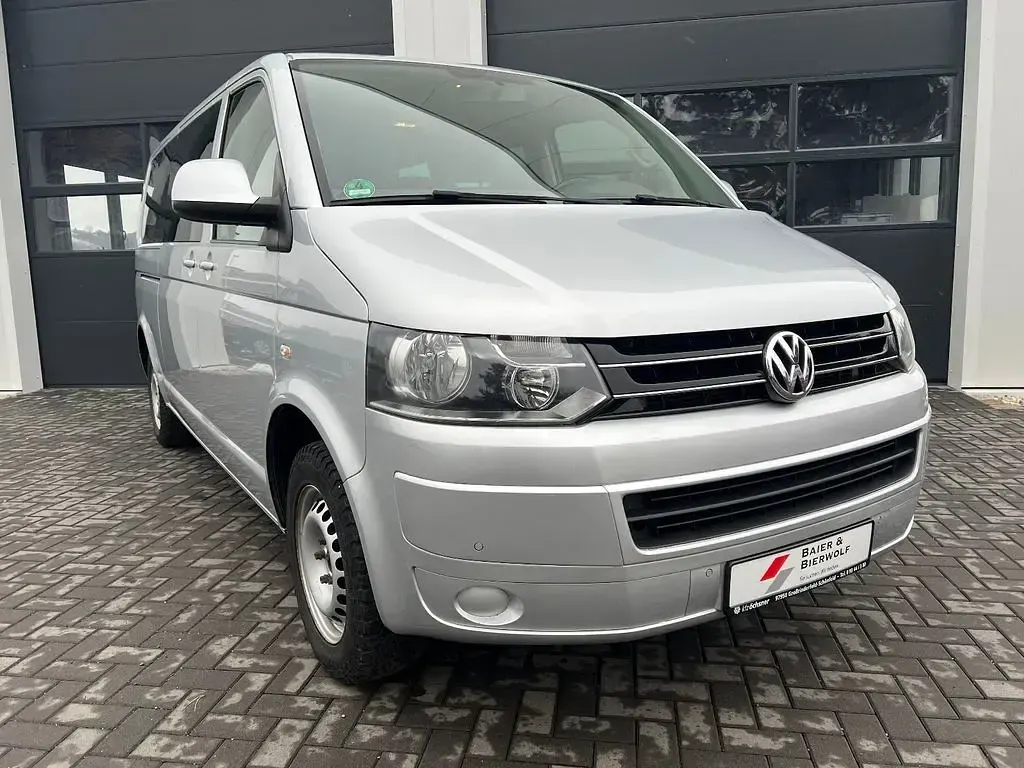 Gebraucht VW Caravelle Comfortline 140 PS (102 kW) 2014 Reflexsilber Van