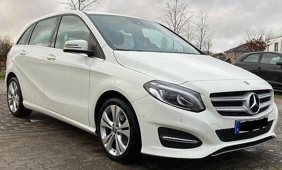 Weiß Gebraucht 2018 Mercedes B200 Urban Van / Kleinbus | 22.499 € (Fairer Preis) - Bild 1/4
