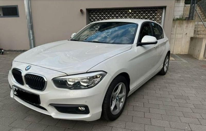 Weiß Gebraucht 2016 BMW 118 Advantage Kleinwagen | 13.700 € (Fairer Preis) - Bild 1/4
