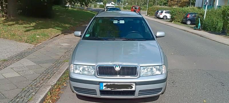 Silber Gebraucht 2004 Skoda Octavia Kombi | 3.200 € - Bild 1/4
