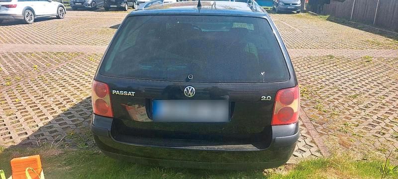 Second-hand VW Passat 130 CP (95 kW) 2003 Negru Break