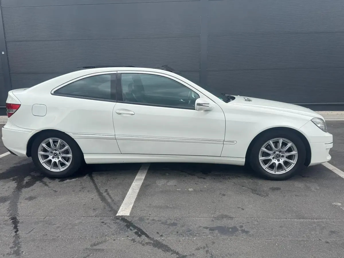 Gebraucht Mercedes CLC200 122 PS (89 kW) 2010 Weiß Coupé