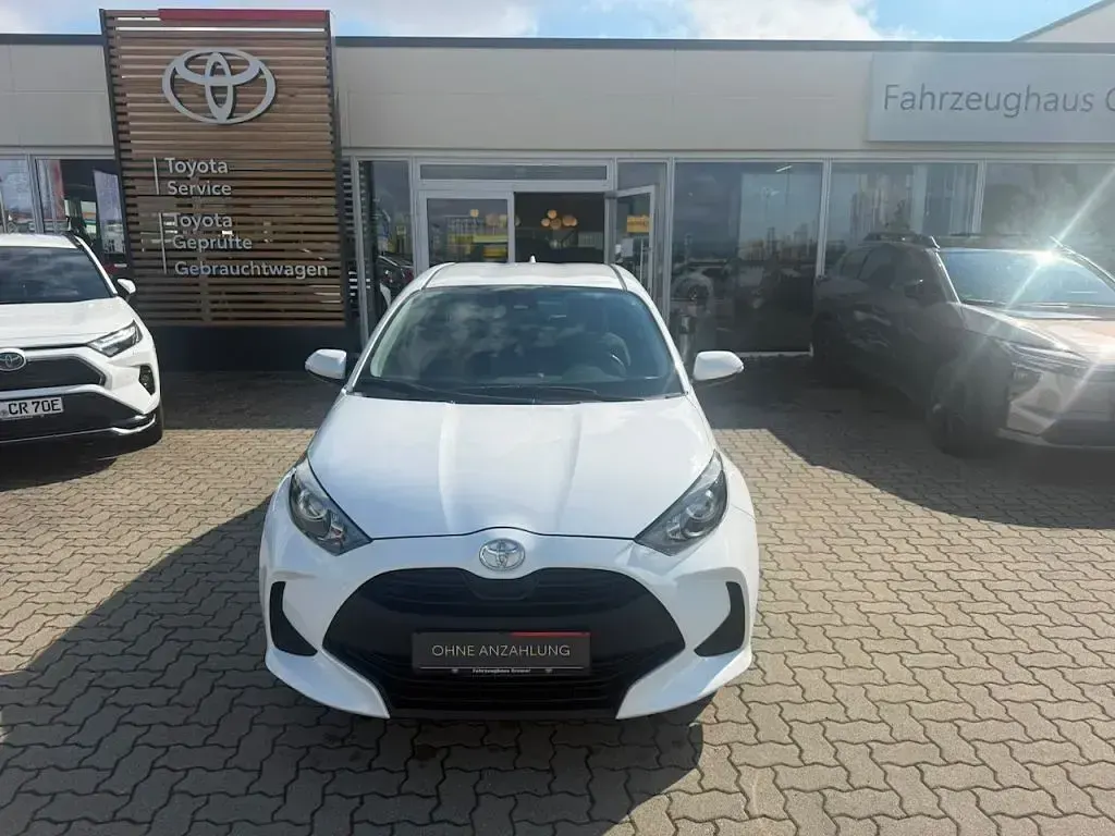 Gebraucht Toyota Yaris Basis 72 PS (52 kW) 2023 Weiß Kleinwagen