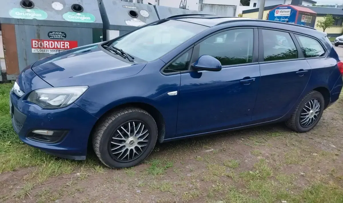 Używany Opel Astra 110 KM (80 kW) 2013 Niebieski Kombi