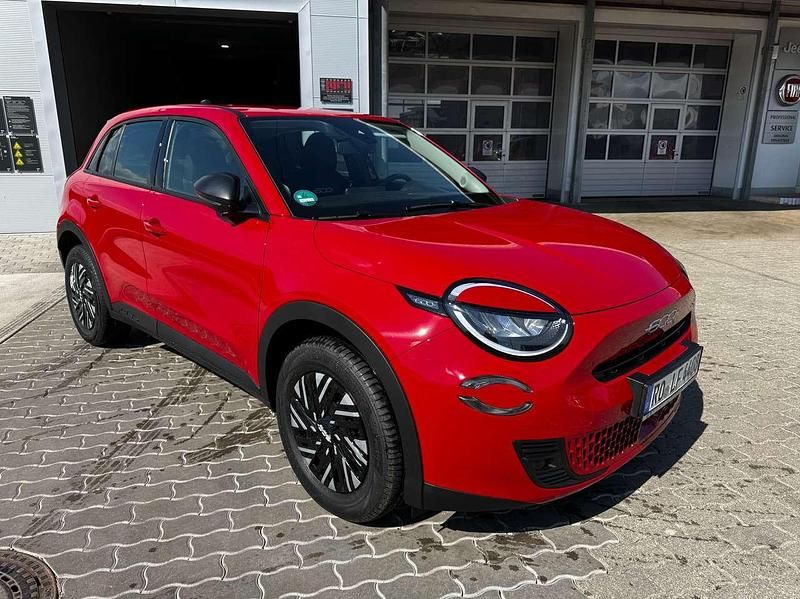 Gebraucht Fiat 600 101 PS (74 kW) 2024 Rot SUV