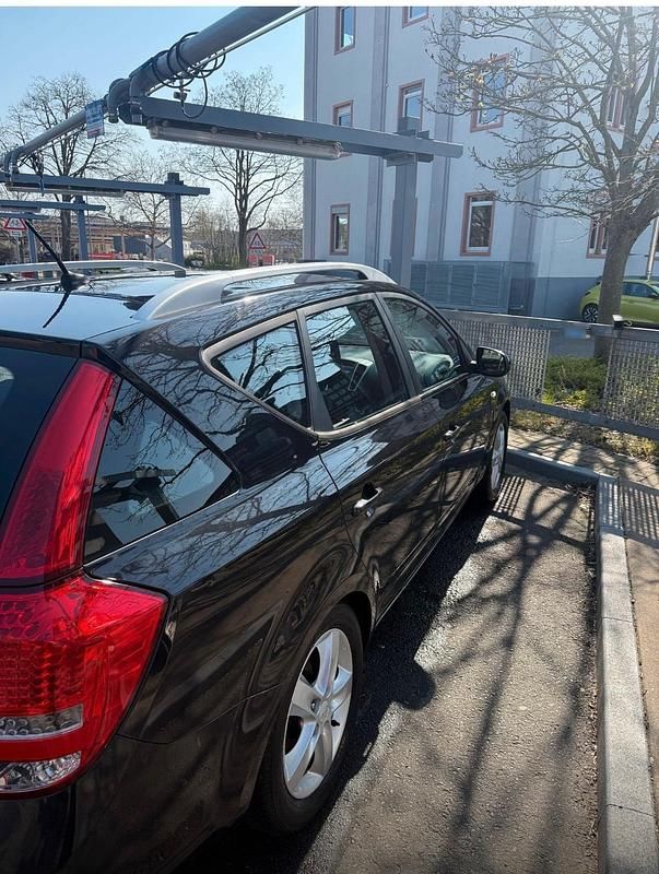 Gebraucht Kia Ceed 109 PS (80 kW) 2010 Schwarz Kleinwagen