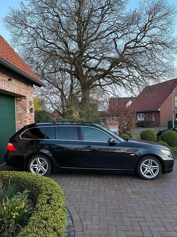 Gebraucht BMW 520 177 PS (130 kW) 2010 Schwarz Kombi