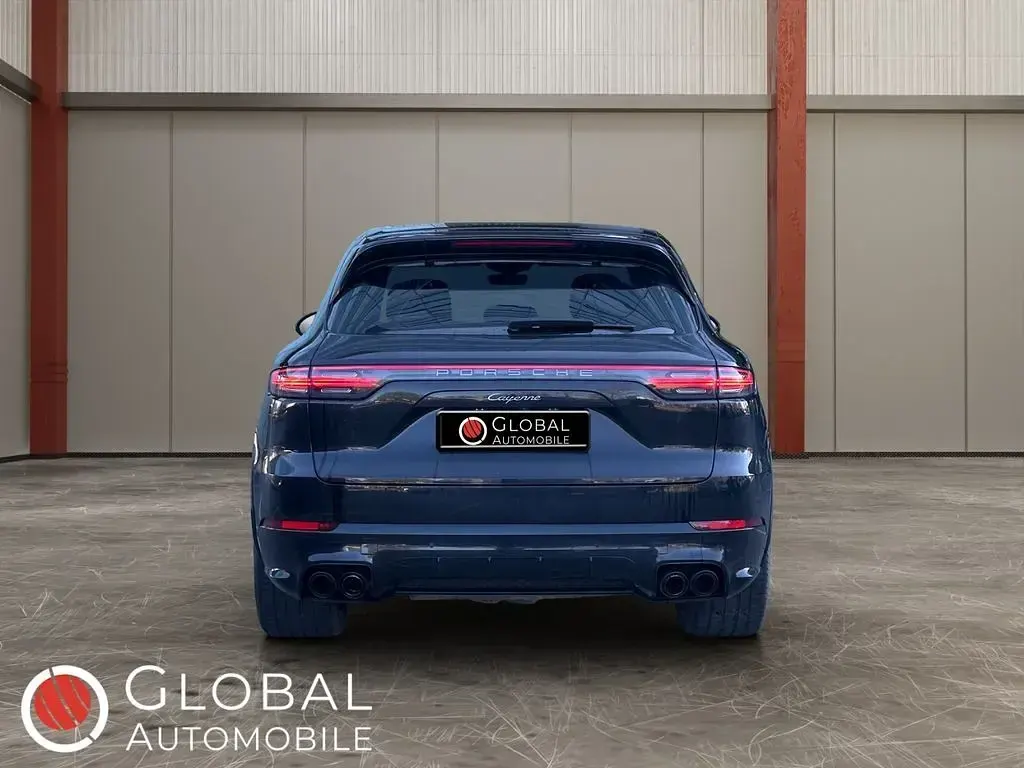 Second-hand Porsche Cayenne Platinum Edition 340 CP (250 kW) 2022 Negru SUV