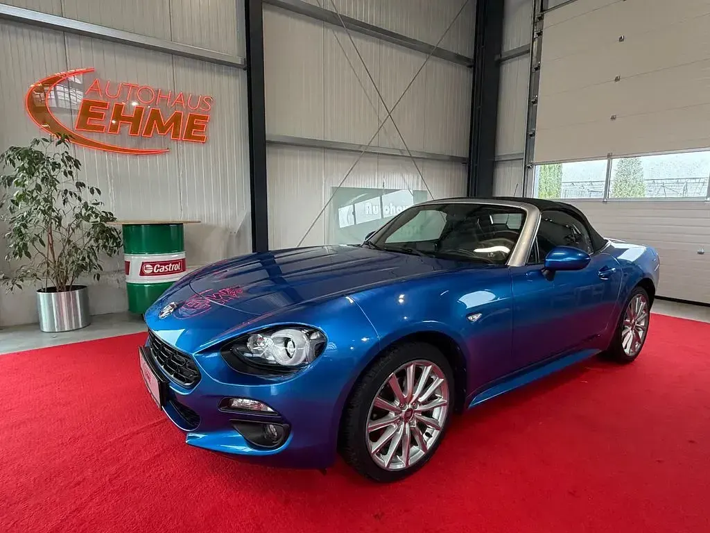 Gebraucht Fiat 124 Spider Lusso 140 PS (102 kW) 2018 Blau Cabrio