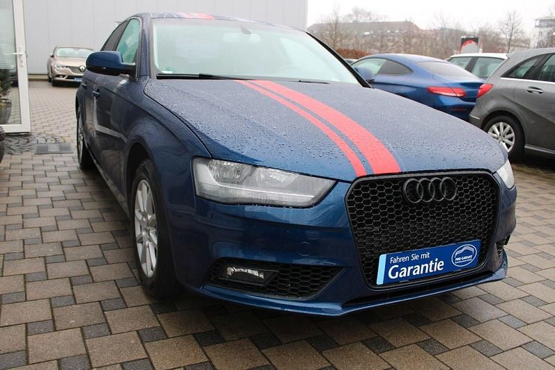 Gebraucht Audi A4 Attraction 177 PS (130 kW) 2012 Blau Limousine