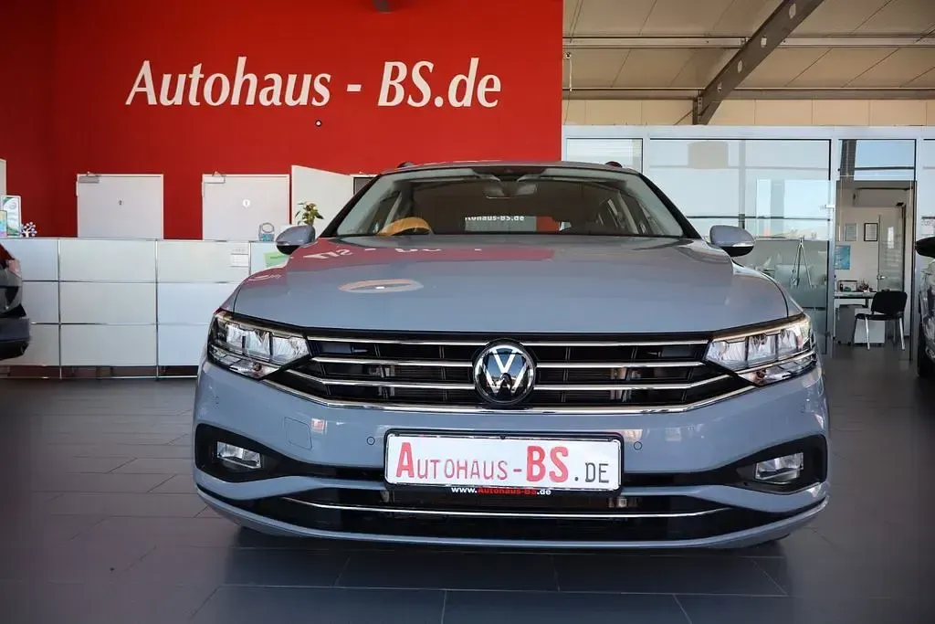 Gebraucht VW Passat 150 PS (110 kW) 2024 Grau Kombi